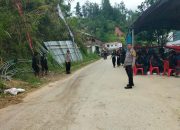 Bhabinkamtibmas Polsek Mamasa Hadiri Sambang di Rumah Duka Desa Salurano