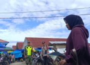 Personel Polsek Mambi Laksanakan Pengamanan Pasar Guna Jamin Keamanan Masyarakat Yang Beraktivitas Jual Beli