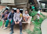 Bhabinkamtibmas Polsek Pana Laksanakan Kegiatan Sambang untuk Pantau Situasi Kamtibmas di Desa Binaan