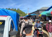 Sat Samapta Polres Mamasa Laksanakan Patroli Jalan Kaki Untuk Ciptakan Kamtibmas Aman Komdusif