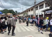 Polsek Mamasa Gelar Strong Point Saat Jam Pulang Sekolah Untuk Kelancaran Lalu Lintas