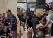 Kasat Narkoba Polres Gowa Bagikan Bubur Jagung untuk Tahanan Narkoba