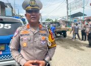 Cegah Kecelakaan, Satlantas Polres Bone Dan Dinas PU Kompak Timbun Jalan Berlubang