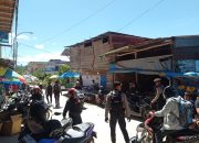 Patroli Jalan Kaki Satuan Samapta Polres Mamasa Ciptakan Rasa Aman di Tengah Masyarakat