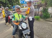Kasat Lantas Polres Luwu Timur Beri Pelayanan Kamseltibcar Lantas di Pagi Hari