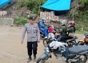 Bhabinkamtibmas Polsek Mamasa Amankan Jalur dan Pantau Lokasi Longsor di Balla