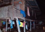 Personel Polsek Pana Monitoring Tanah Longsor Rusak Rumah Warga di Desa Minanga Timur