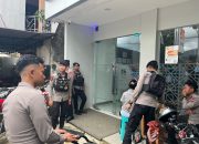 Patroli Jalan Kaki Personel Sat Samapta Polres Mamasa untuk Ciptakan Kamtibmas Aman dan Kondusif