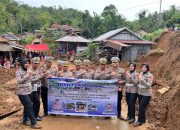 Ditlantas Polda Sulbar, Salurkan Bantuan Kapolda untuk Masyarakat Terdampak: Merajut Harapan Pasca Bencana Longsor di Mamuju