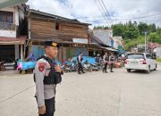 Personel Sat Samapta Polres Mamasa Laksanakan Patroli Jalan Kaki untuk Jaga Kamtibmas