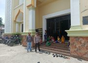 Personel Polsek Mamasa Lakasanakan Pengamanan Sholat Jumat di Masjid Agung Nurul Iman Tatoa