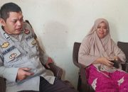 Personel Bhabinkamtibmas Polsek Mambi Melaksanakan Sambang dan Monitoring di Desa Binaan