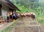 Bhabinkamtibmas Polres Tator Sambangi Sekolah Galakkan Penanaman Pangan Bergizi Di Pekarangan