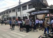 Polsek Mamasa Atasi Kemacetan Saat Jam Pulang Sekolah dengan Strong Point