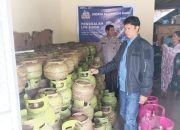 Personel Polsek Palakka Polres Bone Melakukan Pengecekan Gas LPG di Pangkalan