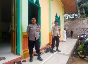 Personel Polsek Mamasa Laksanakan Pengamanan Ibadah Salat Jumat di Masjid Nurul Iman Tatoa