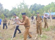 Bhabinkamtibmas Polsek Pitu Riase dan Pemdes Kompak Gelar Penanaman Jagung