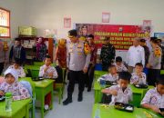Kapolda Sulsel Tinjau Pembagian Makan Gratis Bergizi di SDN 96 Simpursia Kab. Wajo