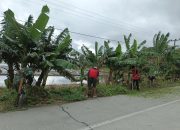 Peduli Kebersihan, Koramil 1420-07/Baranti Ajak Warga Bersihkan Saluran Air