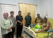Kapolres Jeneponto mengunjungi korban kebakaran kakek dan cucu