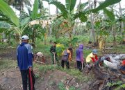 Babinsa Koramil 1420-03/Maritengngae Gotong Royong Bersihkan Saluran irigasi