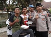 Kapolres Pangkep Kembali Turun Langsung Pimpin Pembagian Takjil Jelang Buka Puasa