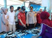 Kapolres Bulukumba Pantau Bahan Pokok di Pasar Cekkeng, Minta Pedagang tak Mainkan Harga