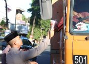 Indahnya Berbagi di Bulan Suci, Bhayangkari dan Polres Sidrap Bagikan Takjil di Hari Pertama Puasa
