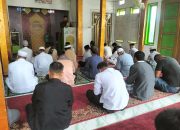Bhabinkamtibmas Polsek Mambi Pererat Silaturahmi dengan Warga Saat Shalat Jumat