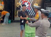 Sat Lantas Polres Parepare Berbagai Takjil, Budayakan Tertib Berlalu Lintas