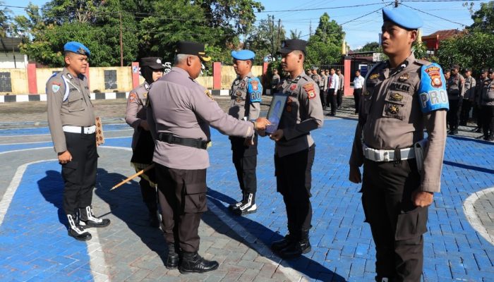 Kapolres Barru Pimpin Upacara PTDH Personil