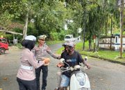 Takjil dan Tips Aman Berkendara Jadi Inovasi Ditlantas Polda Sulbar Meriahkan Ramadhan