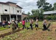 Kapolres Palopo Pimpin Penanaman Sayur Pekarangan Pangan Lestari