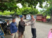 Kapolsek Sendana Bersama Jajaran Berbagi Takjil di Pangkalan Bentor Kelurahan Mosso