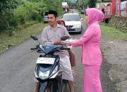Polsek Sinjai Borong Bersama Bhayangkari Gelar Aksi Sosial, Bagikan Takjil Gratis kepada Warga.