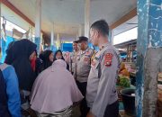 Kapolsek Malunda Pantau Harga Bahan Pokok di Pasar Rakyat Malunda di Bulan Ramadhan