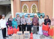 Kapolres Tator Bagikan Takjil Di Masjid Raya Makale, Tebar Kebaikan Di Bulan Ramadhan