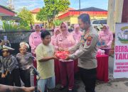Kapolres Jeneponto Bersama Ketua Yayasan Kemala Bhayangkari Cabang Jeneponto Berbagi Takjil di Bulan Ramadhan