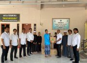 Polri Presisi Ramadhan Sat Intelkam Polres Wajo bersama BEM Uniprima Berbagi Kepada Santri