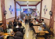 Kapolres Maros Bagi Takjil Gratis Dan Buka Puasa Bersama Awak Media