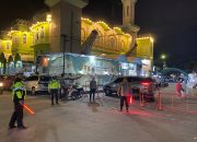 Kapolres Toraja Utara Pimpin Langsung Pengamanan Ibadah Sholat Tarawih di Masjid Agung Rantepao