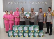 Kapolres Palopo Serahkan Bingkisan Lebaran Kepada Personil
