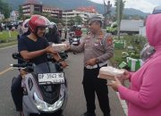 Wujud Perhatian Polri, Satlantas Polres Tator Berbagi Takjil