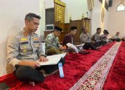 Tingkatkan Iman dan Taqwa di Bulan Suci Ramadhan, Kapolres Majene Gelar Tadarusan Bersama Jamaah Masjid Nurul Ikhlas