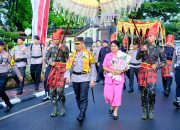 Tradisi Penyambutan Kapolda Sulsel Irjen Pol. Drs Rusdi Hartono, M.Si di Mako Polda Sulsel