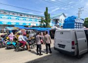 Personel Operasi Ketupat Marano Polres Majene Atur Lalu Lintas di Sekitar Pasar Sentral