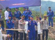 Penebaran Benih Udang di Desa Lumbongan, Langkah Direktorat Polairud Polda Sulbar untuk Perkuat Ketahanan Pangan