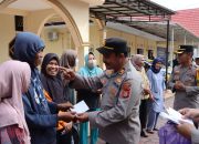 Polres Luwu Berbagi Zakat Fitrah untuk Pejuang Kebersihan di Bulan Suci Ramadan