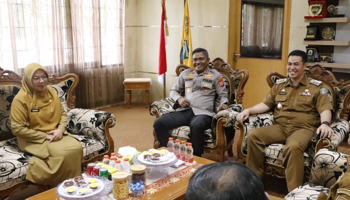Pererat Silaturahmi, Kapolres Pangkep Silaturahmi Dengan Bupati dan Wakil Bupati