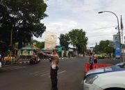 Hari ke Tiga Idul Fitri Personel Lalu Lintas Polres Bantaeng Laksanakan Pengaturan Lantas dan Berikan Imbauan Pada Pemudik